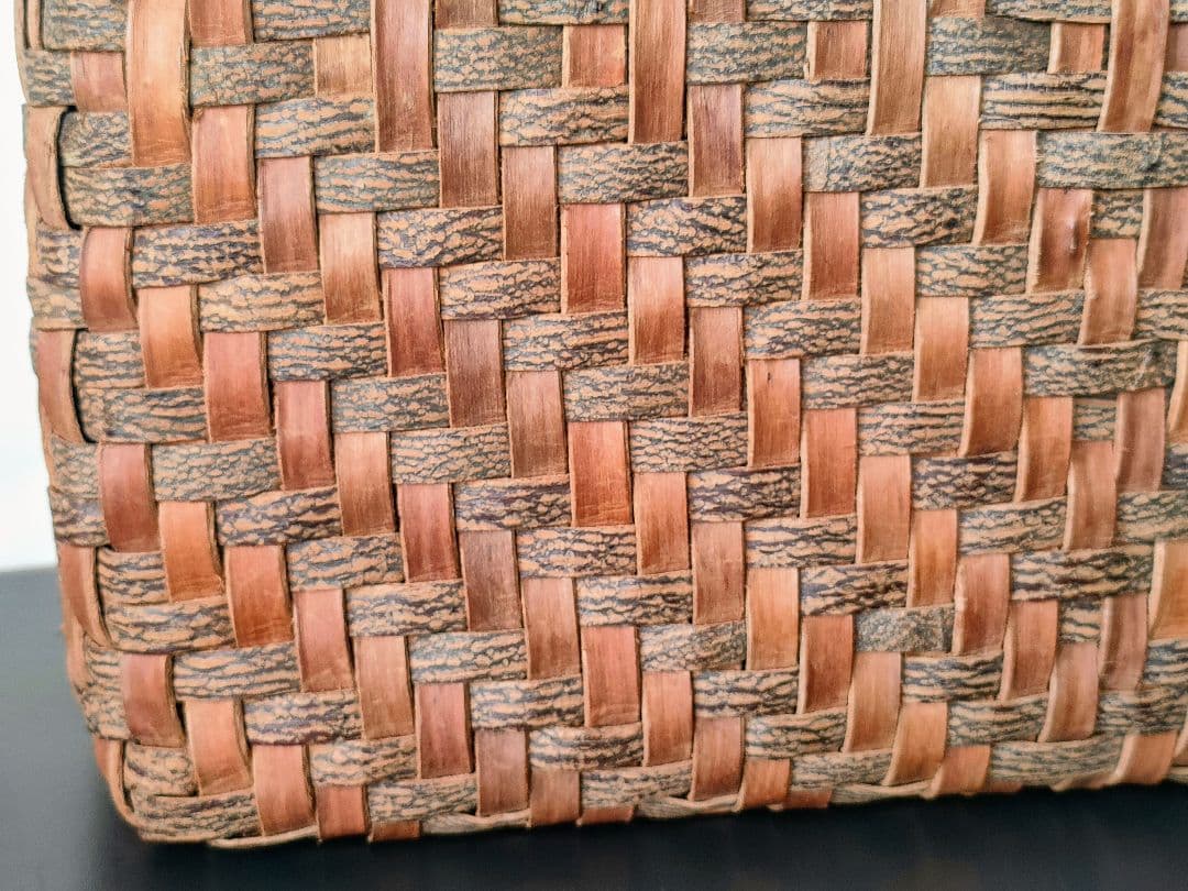 しの　希少天然素材 　沢胡桃かごバッグ　籠バック