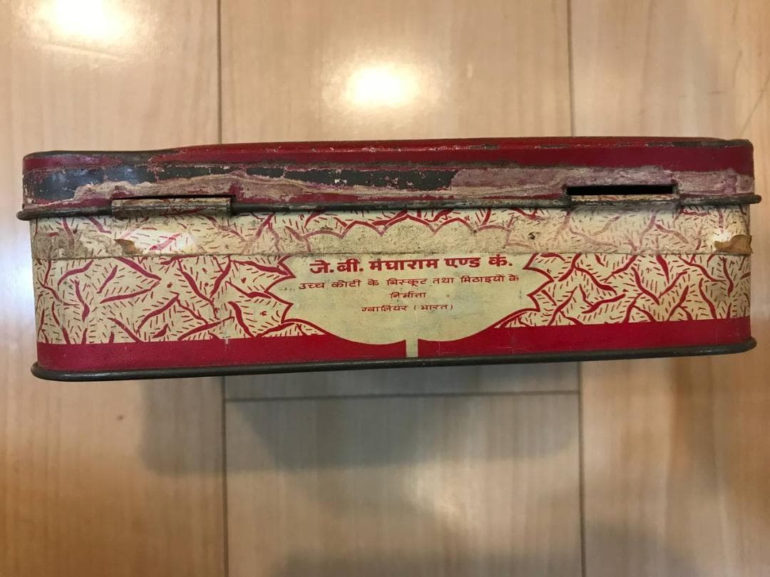 ブリキ缶　1950年代　インドのキャンディ缶　森の美女のリトグラフ