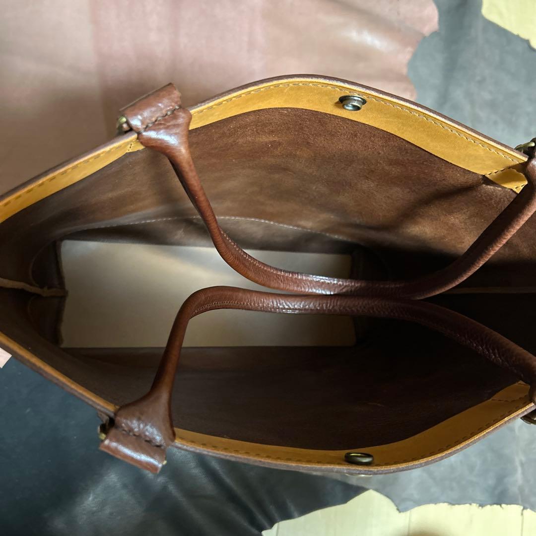 ヌメ革　トートバッグ　総手縫　トスカーナ　タンニン鞣し　真鍮　牛革　本革