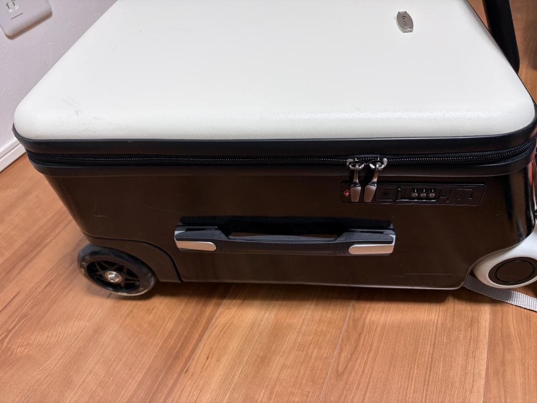 子供が乗れるスーツケース　キャリケース　ダイヤルロック