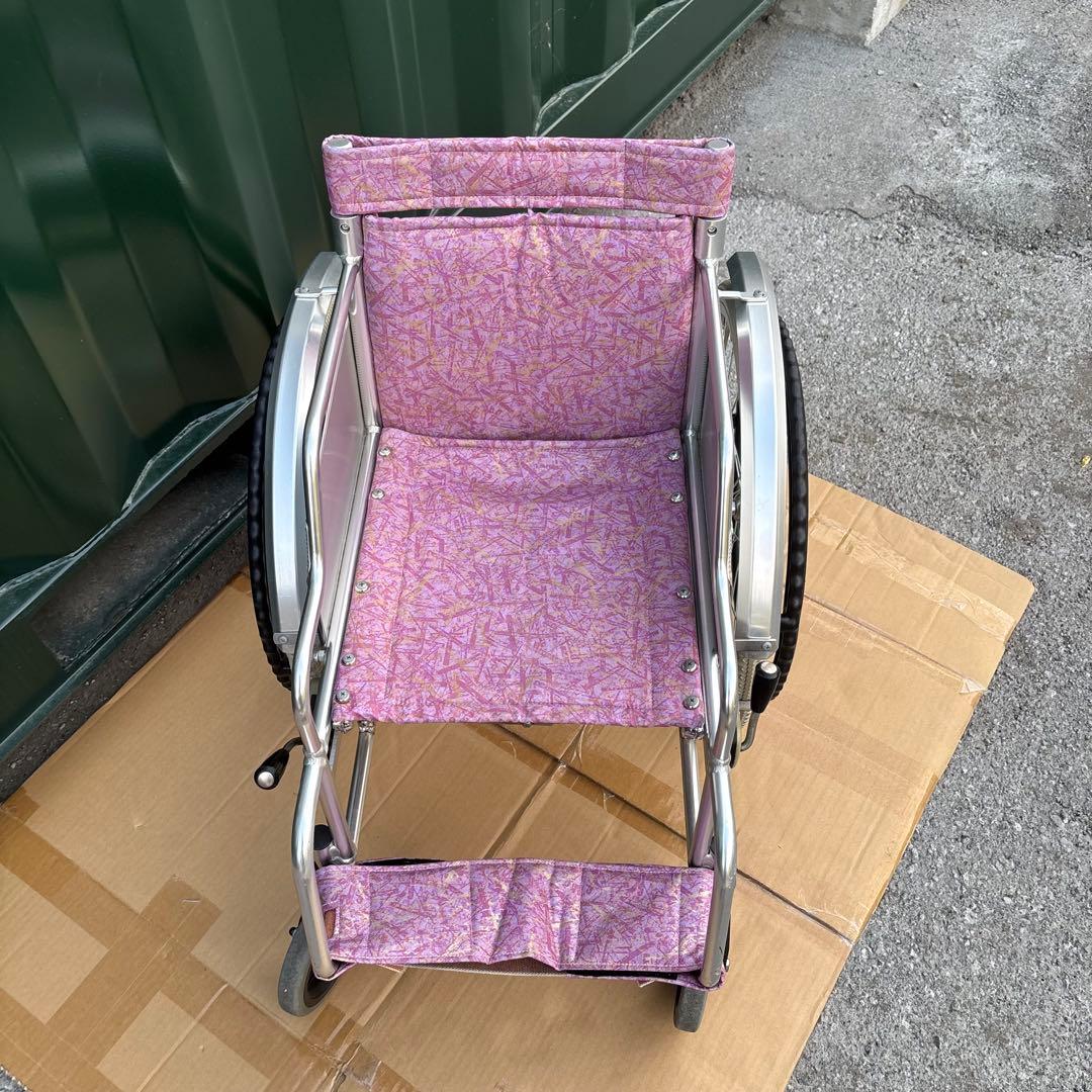 自走用車椅子　ノーパンクタイヤ　泥除けカバー付き　ピンク　自走式