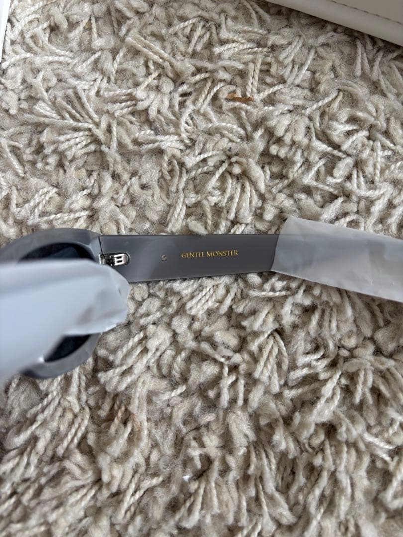 新品未使用　GENTLE MONSTER サングラス　正規店購入　黒いカードあり