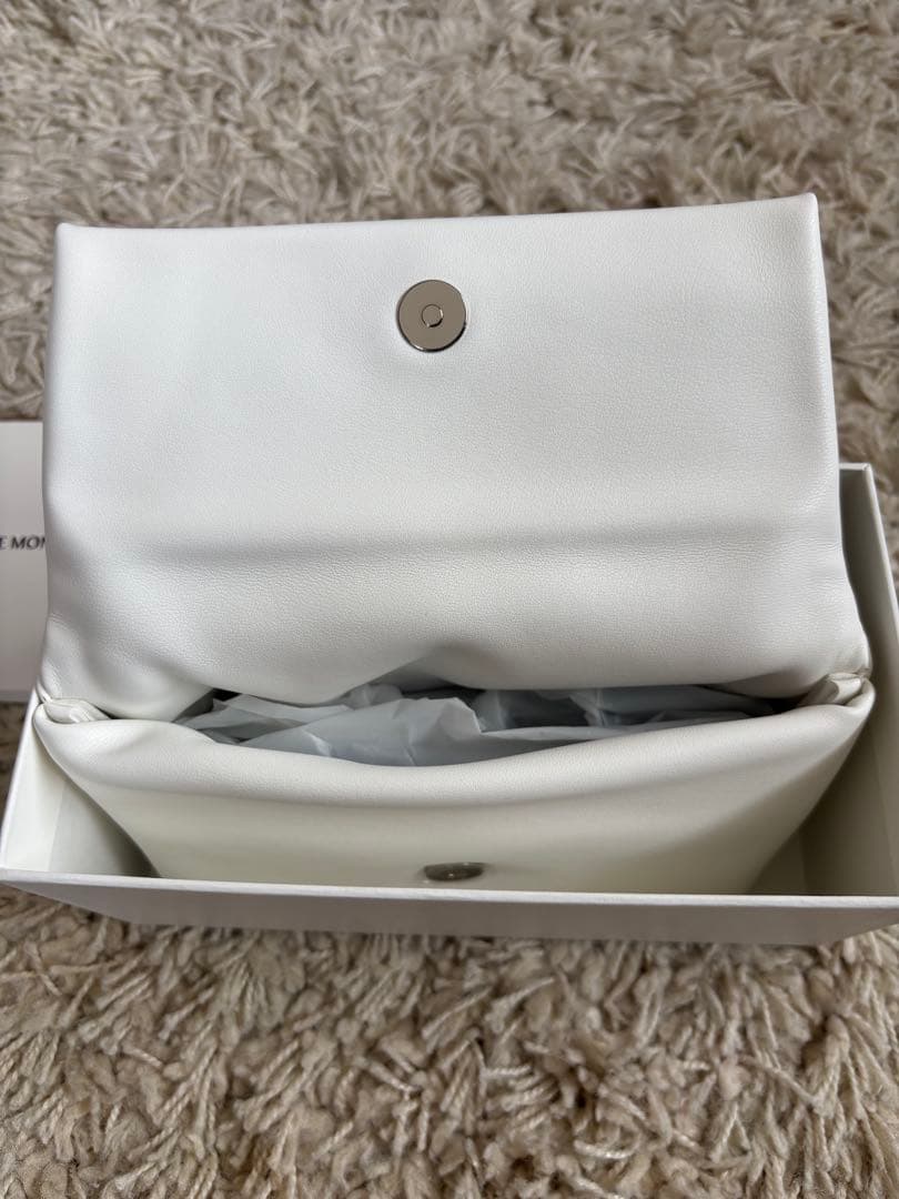 新品未使用　GENTLE MONSTER サングラス　正規店購入　黒いカードあり