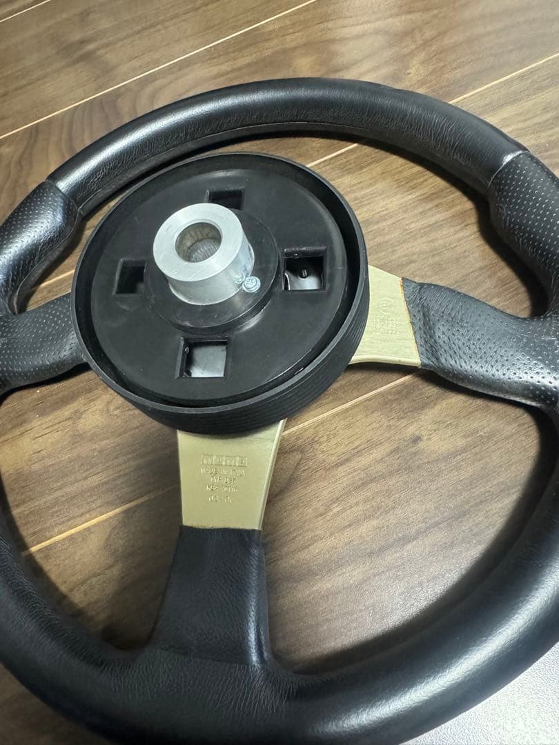 MOMO RACE ステアリングホイール D35