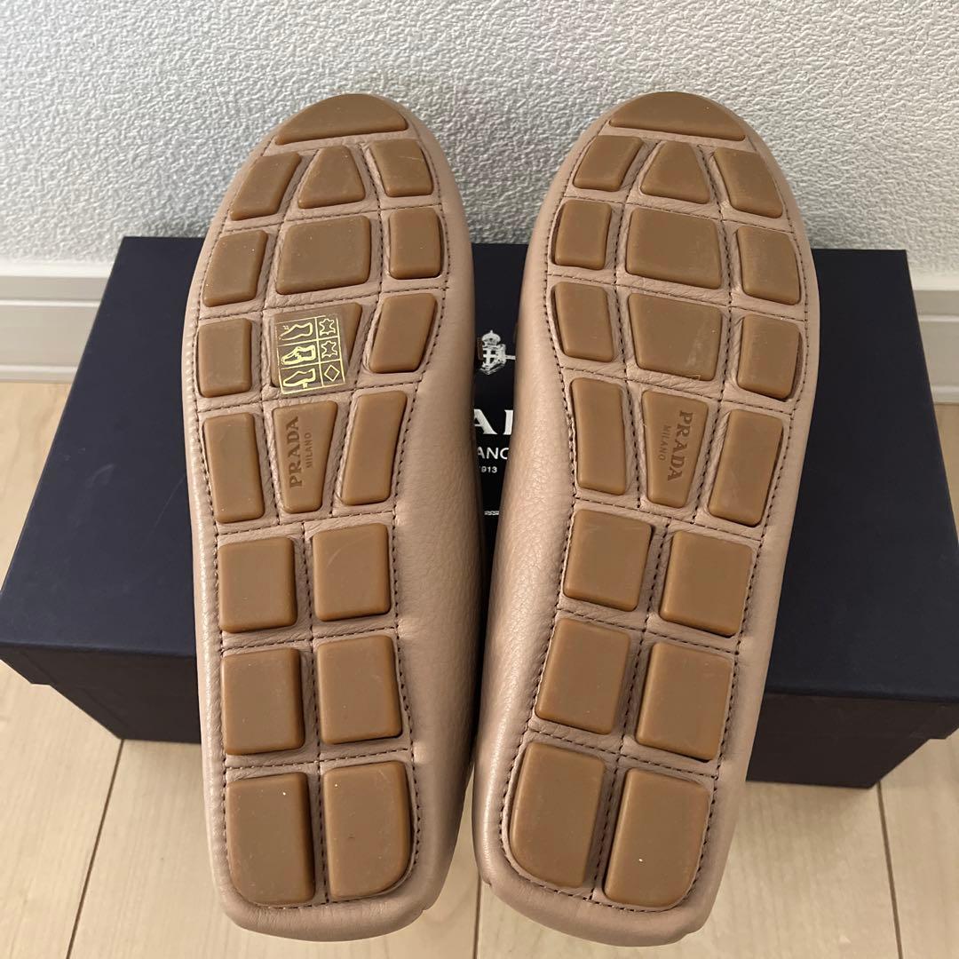 新品未使用　PRADA ベージュ ローファードライビングジュース　37