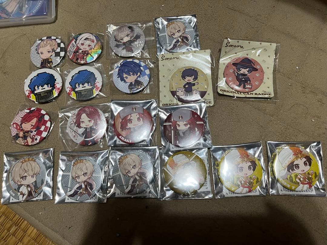 浦島坂田船、XYZなどの缶バッジ