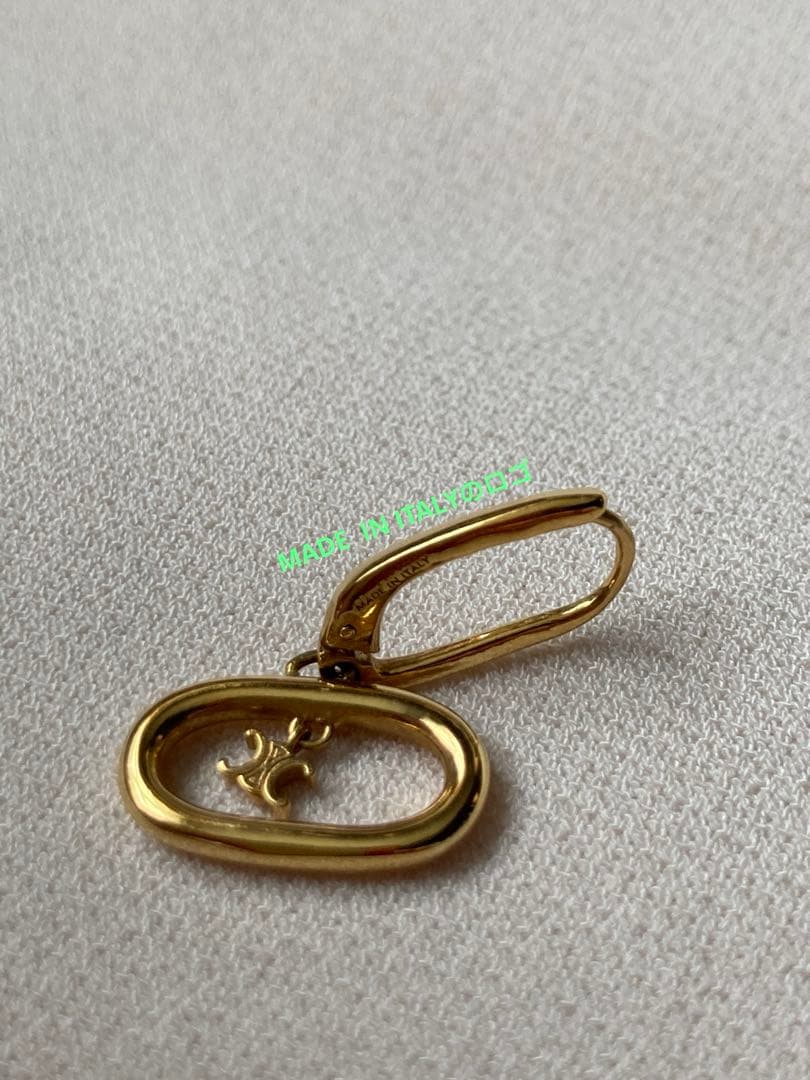 セリーヌ　トリオンフピアス⭐︎片耳⭐︎ゴールド