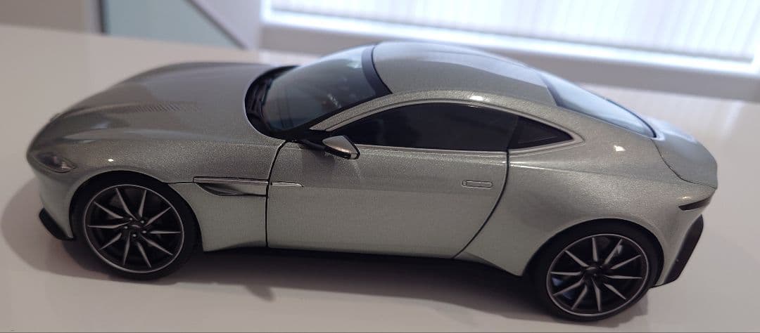 007 アストンマーチン DB10 1/18【MATTEL】