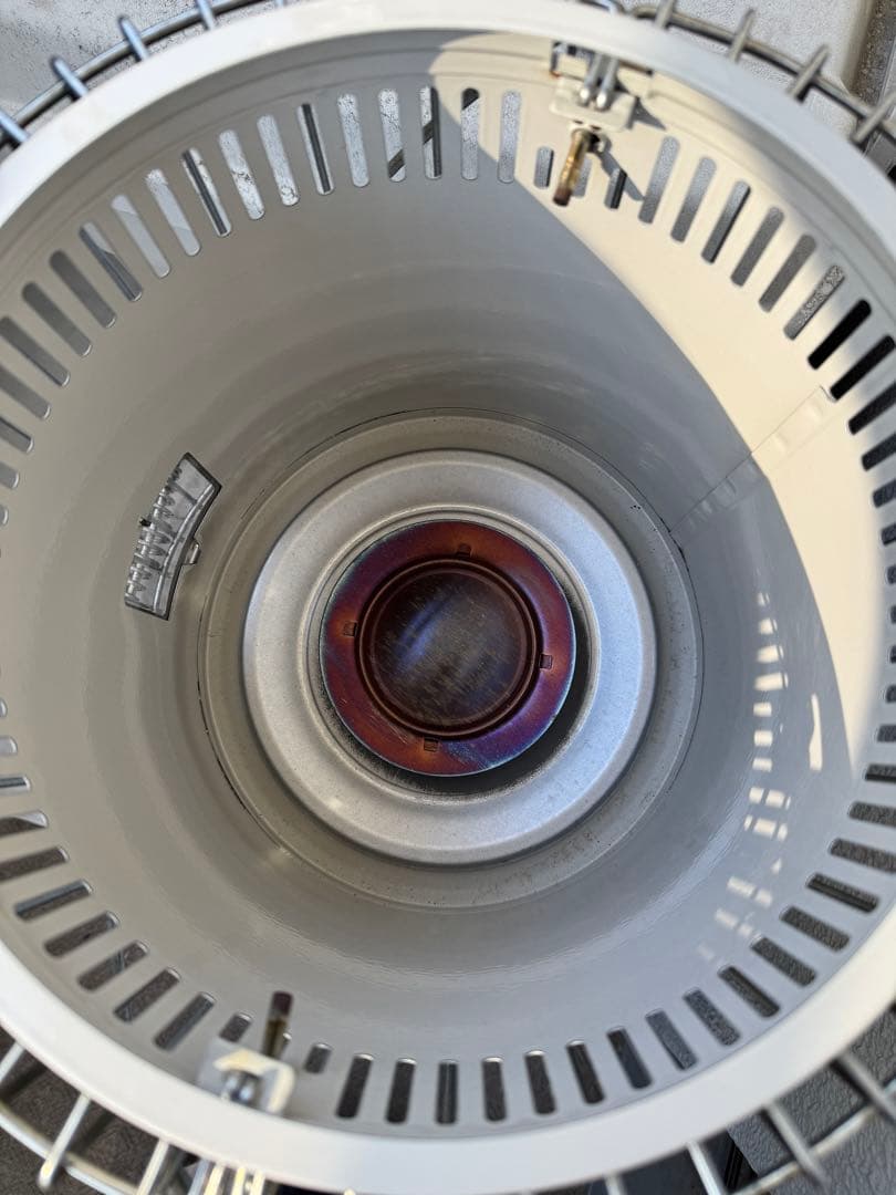 美品　トヨトミ 電子点火式対流型石油ストーブ KS-67H(W) ホワイト