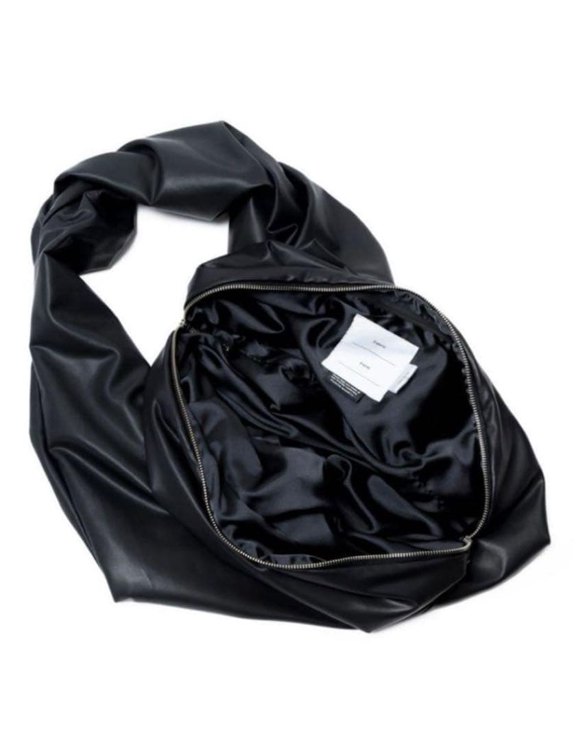 a*t様 FUMITO GANRYU 2025SS ブラックショルダーバッグ