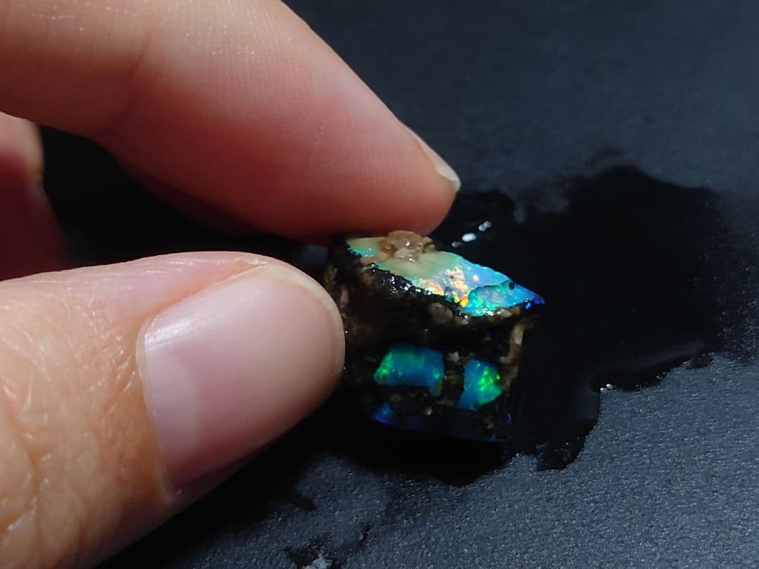 オパール　原石　チョーク　エチオピア　鉱物　標本　希少ライン