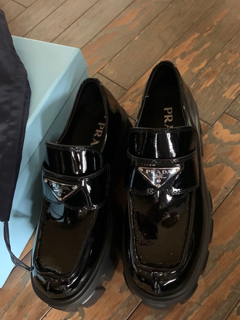 新品！プラダ　ブラッシュドレザー　パテントレザー　モノリス　ローファー　37