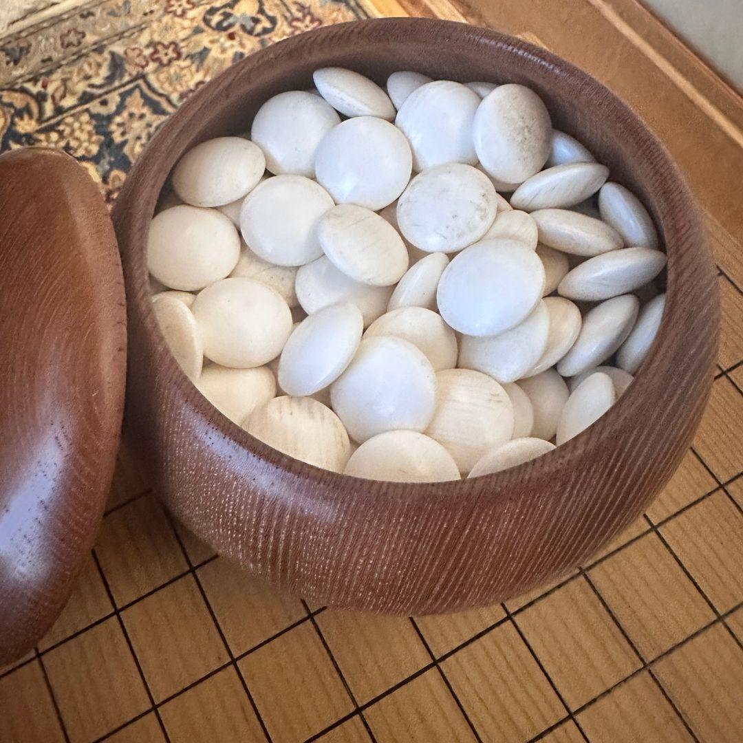 【送料込】高級 碁盤 碁石セット 蛤 那智黒石