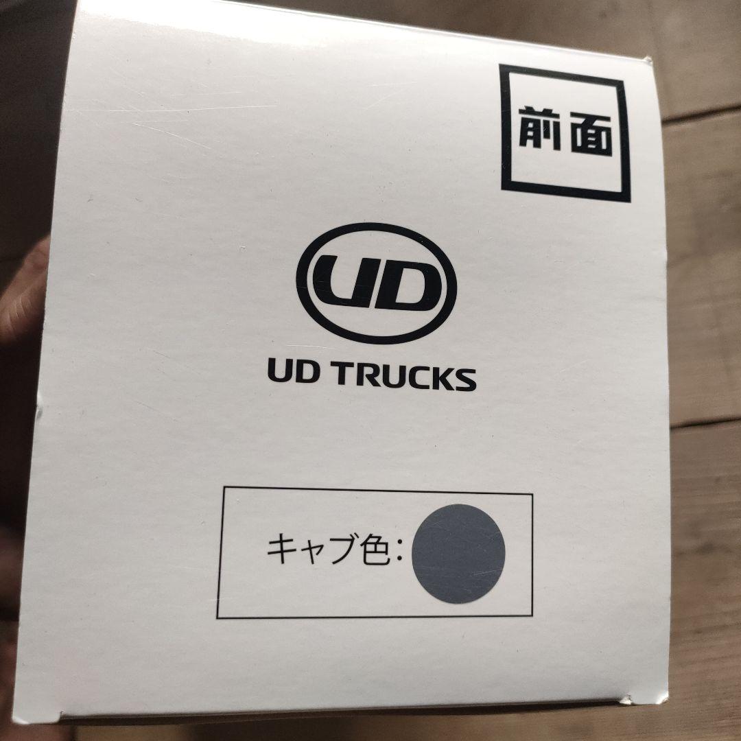 中*す様 UDトラックス 1/43 Quon トラック　シルバー