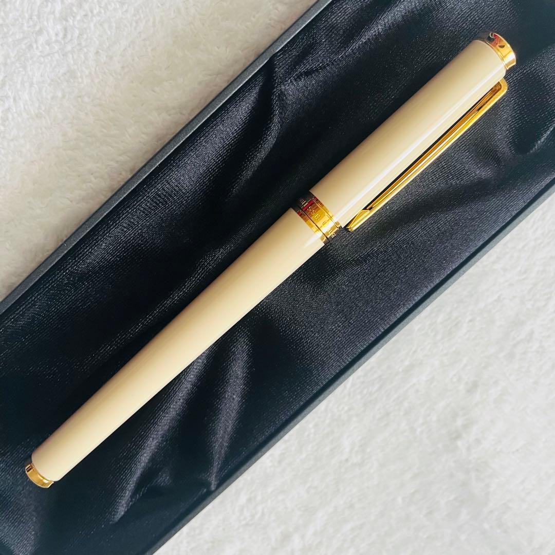 ❤️Mont Blancモンブラン♡希少キャップ式.白軸ボールペン♡未使用品