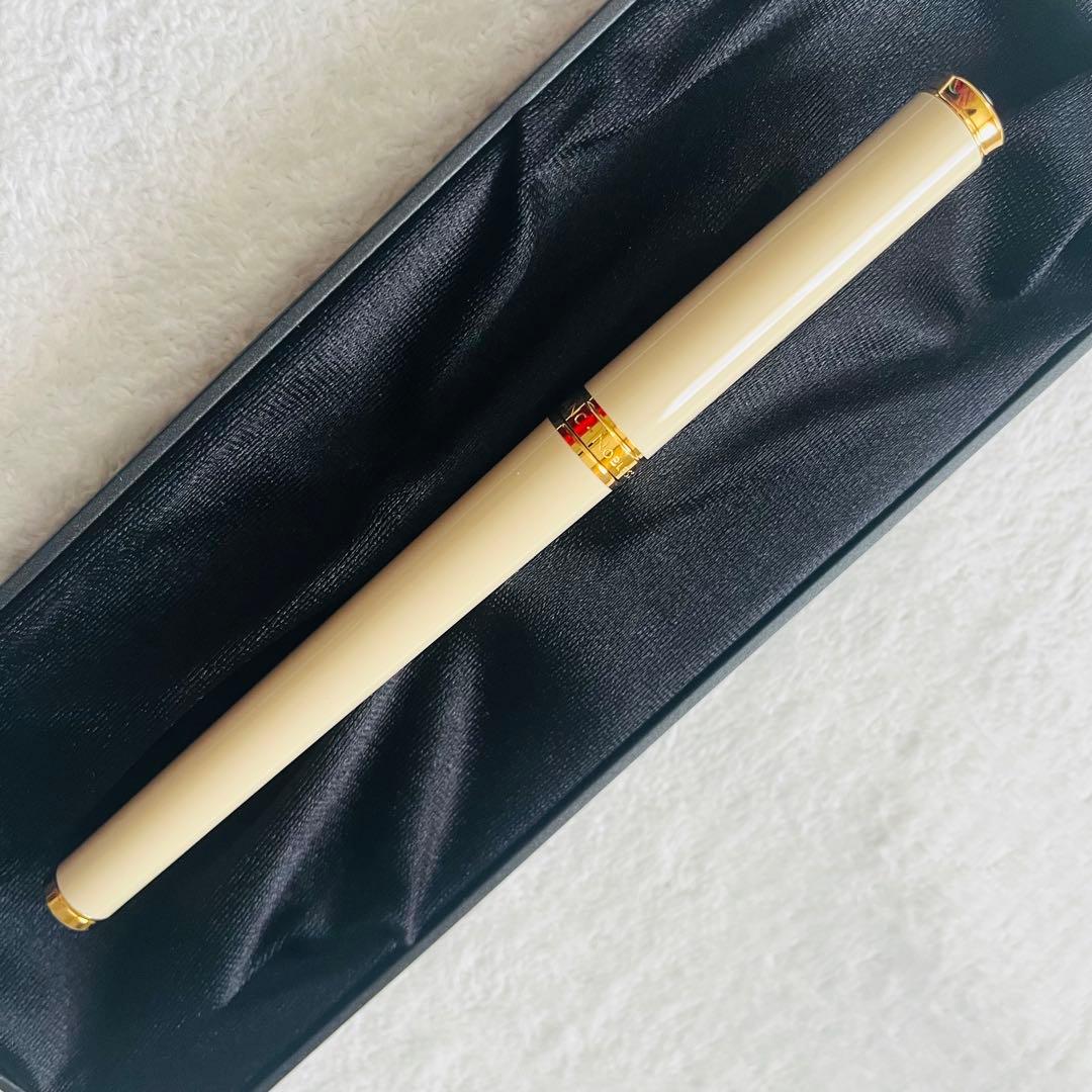 ❤️Mont Blancモンブラン♡希少キャップ式.白軸ボールペン♡未使用品