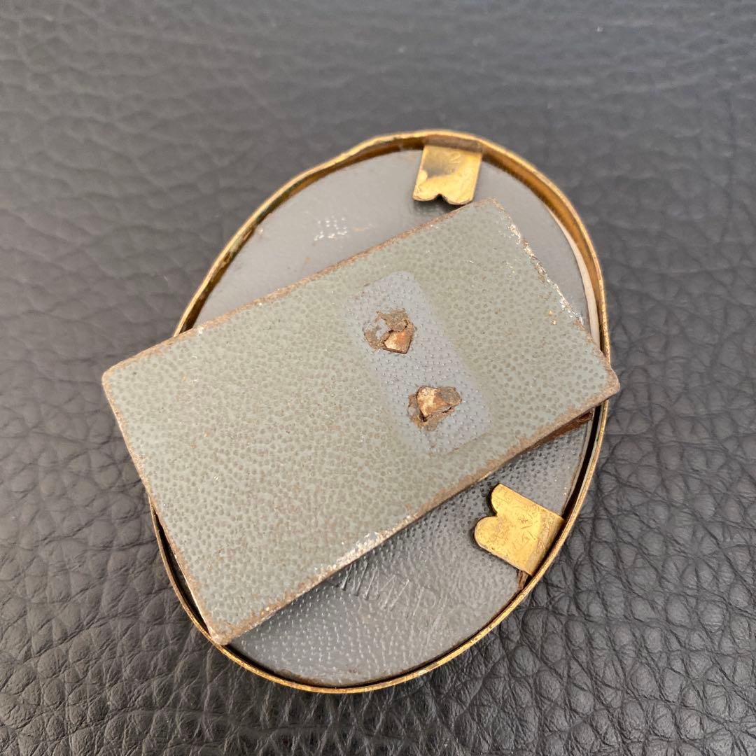 アンティーク男女絵柄ブローチか写真アルバムかMade in Denmark丹麦製