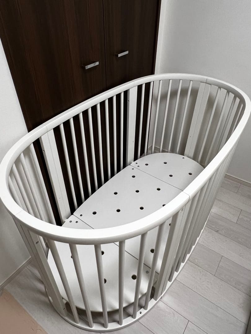 【値下げしました！】STOKKE ベビーベッドセットV3 楕円形 ホワイト