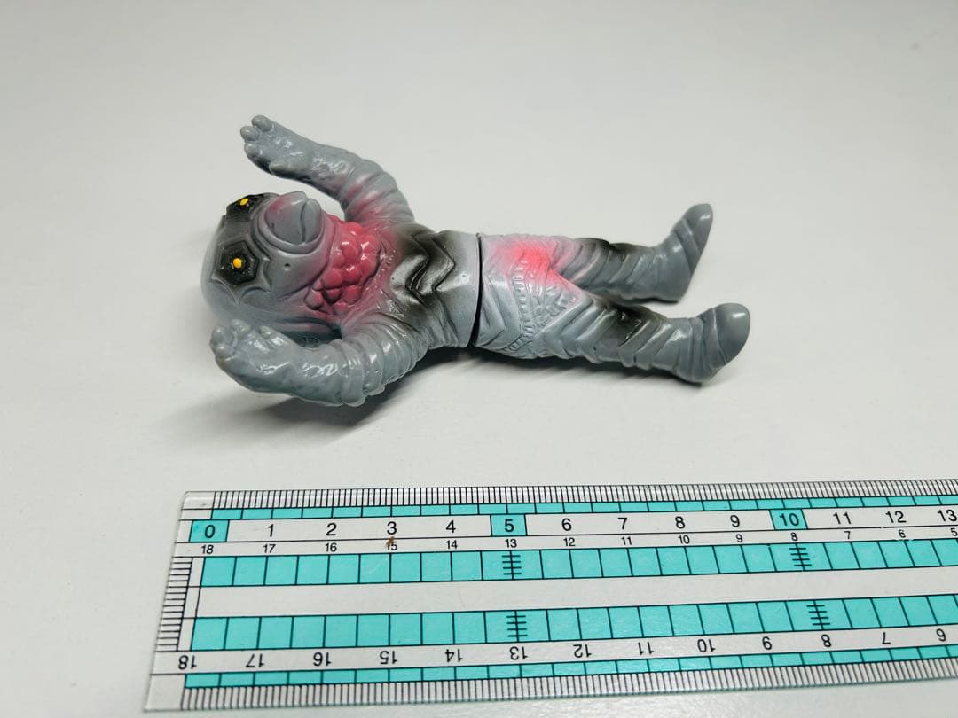 ベアモデル　ミニソフビ ガッツ星人　ソフビ　ウルトラセブン グレー