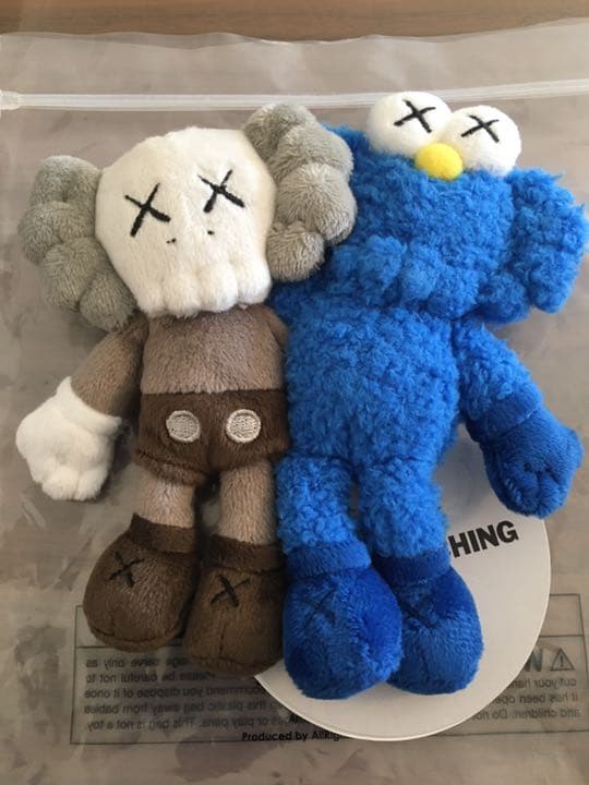 正規品☆kaws セサミ コラボ☆SEEING/WATCHNIG ぬいぐるみ