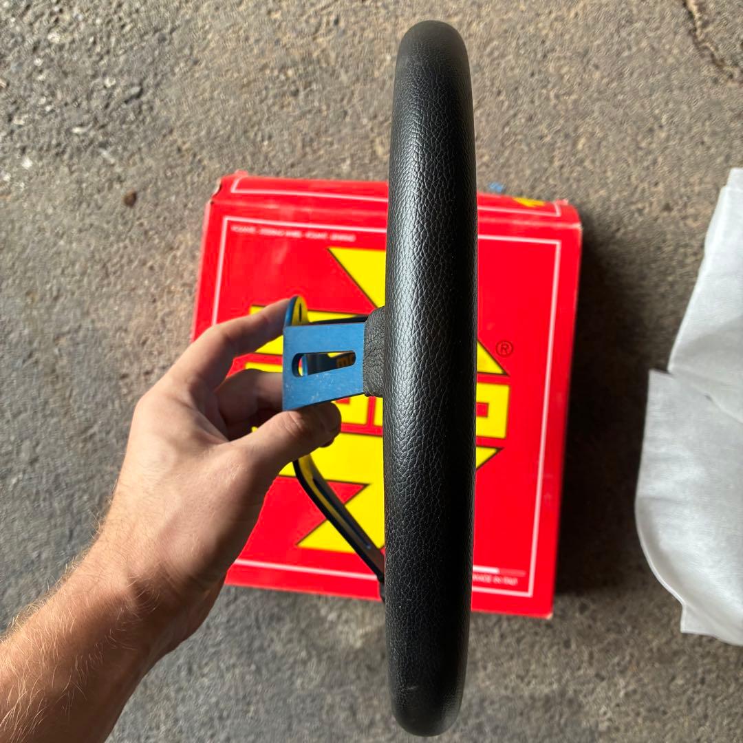 momo ステアリングホイール 未使用品