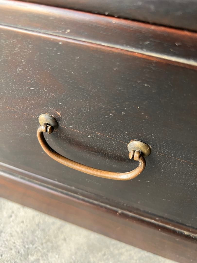 大型ダークブラウン箪笥 彫刻装飾付き