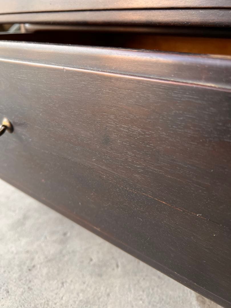 大型ダークブラウン箪笥 彫刻装飾付き