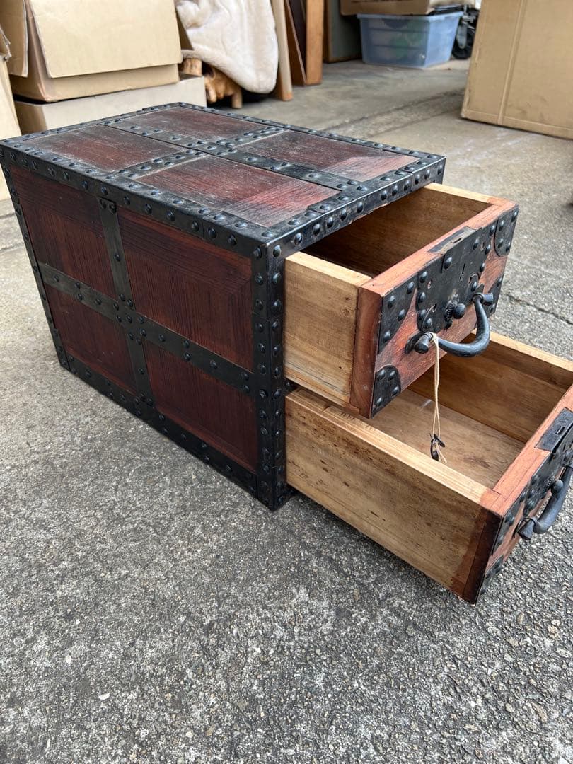 骨董 船箪笥 (金庫) 時代和箪笥 鉄地金具　カギ付き　金具装　昭和レトロ