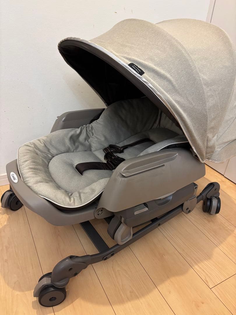 ネムリラ　Combi オートスゥイングヘッド&チェア　ベビーシート グレー