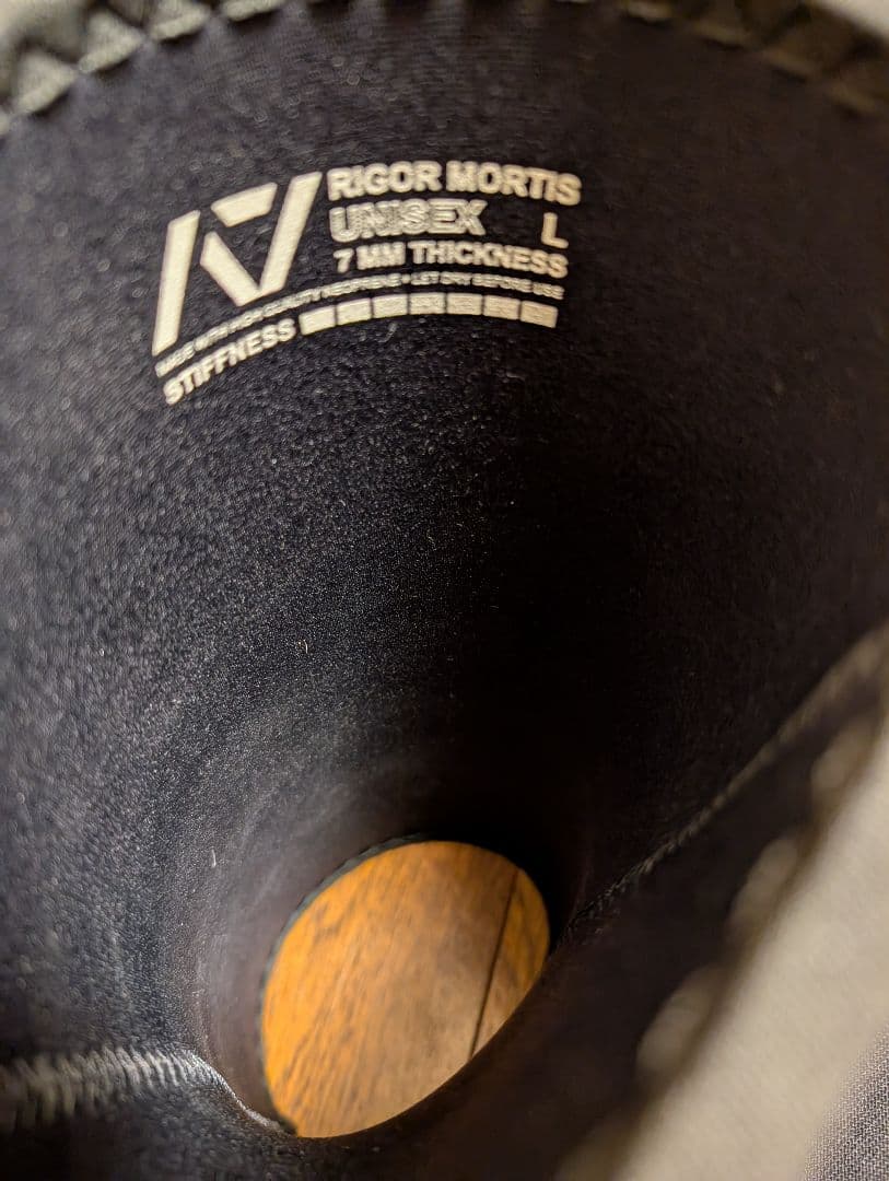 A7 HOURGLASS ニースリーブ Lサイズ