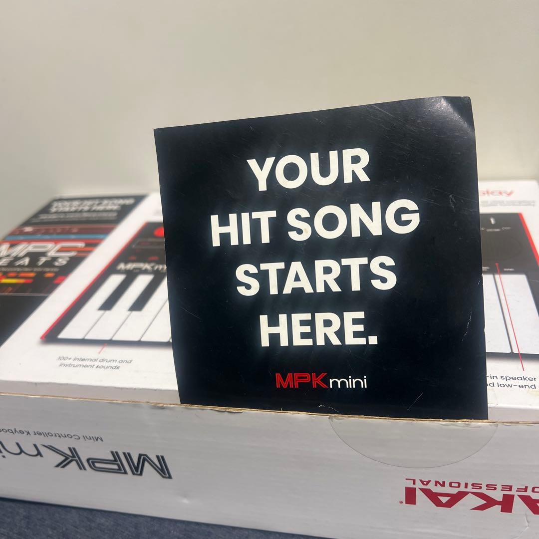 AKAI MPK mini play MIDI キーボード (新しいモデル)