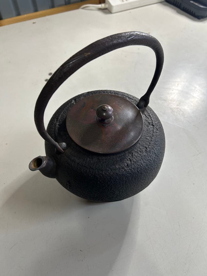 に*く様 鋳鉄製黒丸型鉄瓶　急須