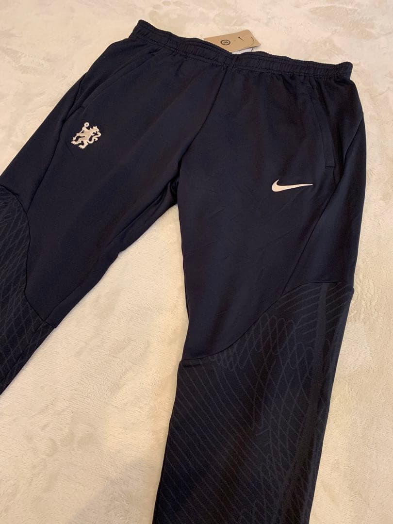 【激レア　新品未使用タグ付　完売品】チェルシー　ストライクパンツ　ニットパンツ