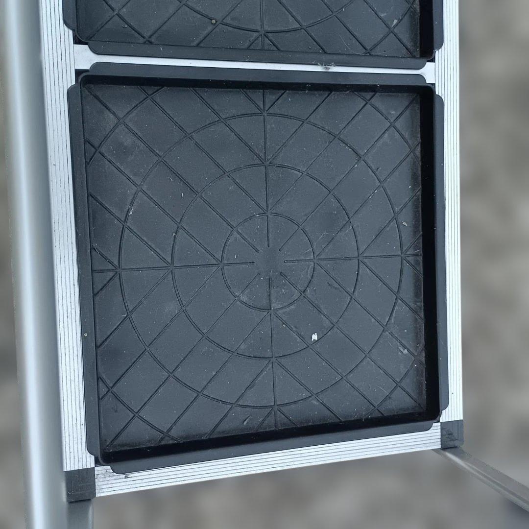 ７０１８）業務用アルミフレーム傘立て　１８本用　事務所　店舗