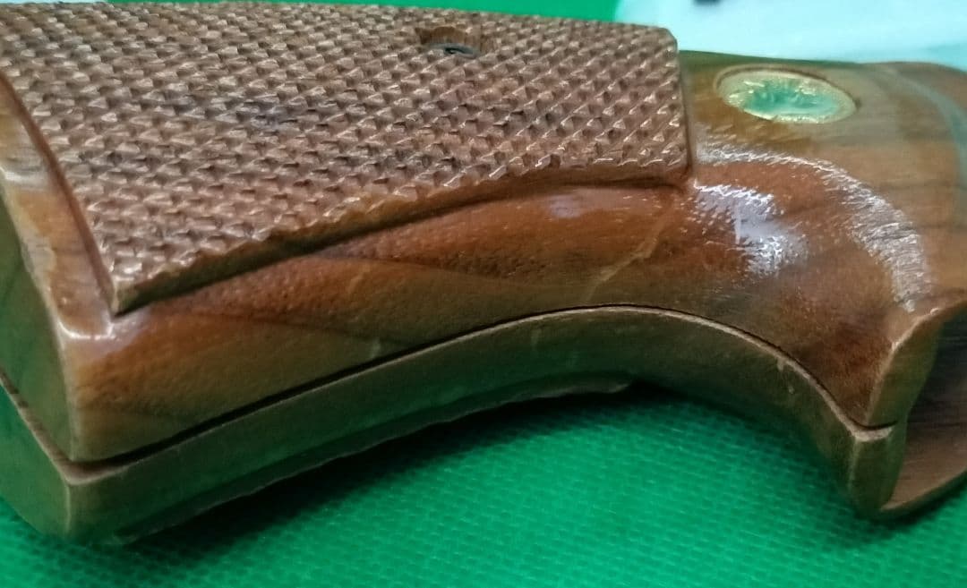 コルトパイソン純正木製グリップ ネジ付き