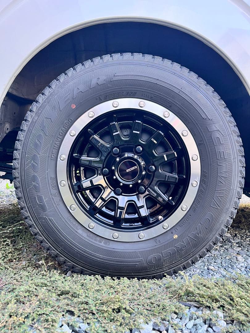 メンマ　ハイエース　essex 15インチ ホイールセット