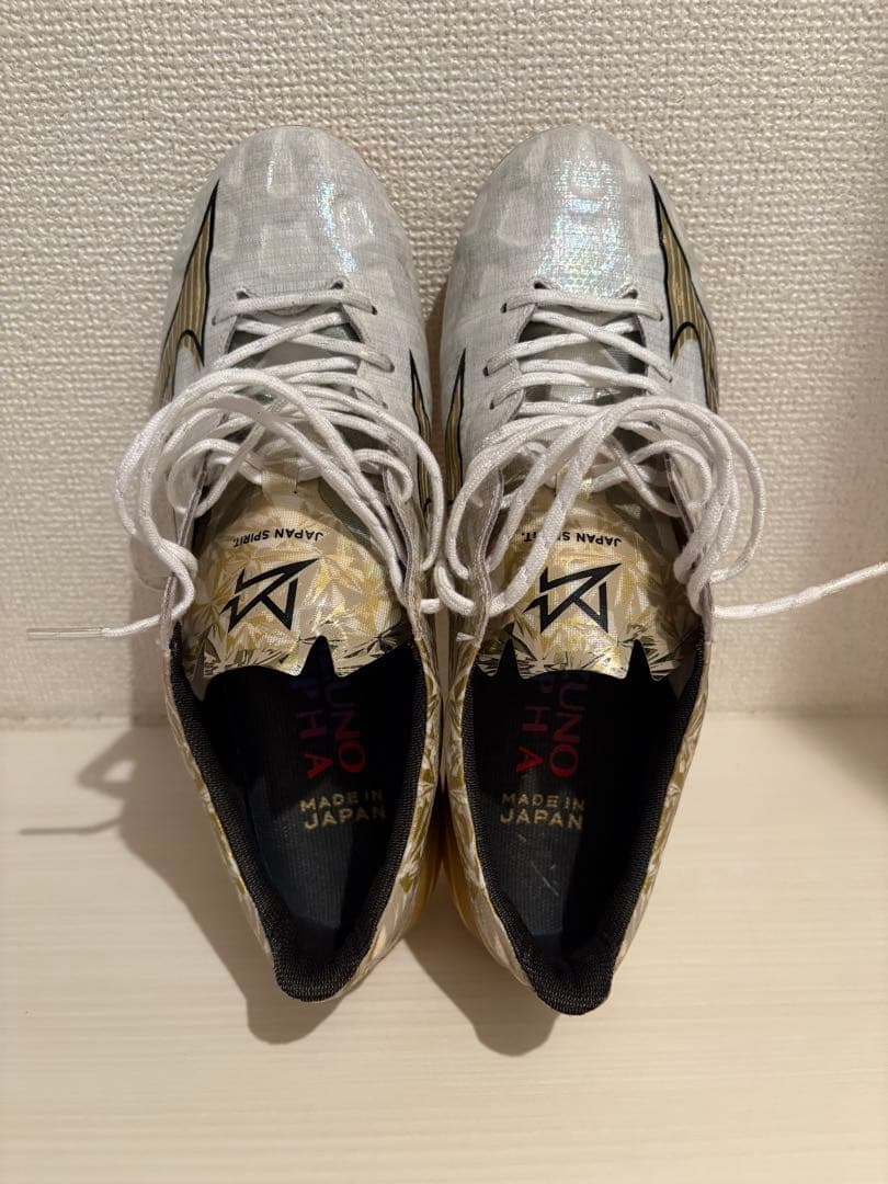 「あらみく 」Mizuno Alpha Japan ホワイト/ゴールド