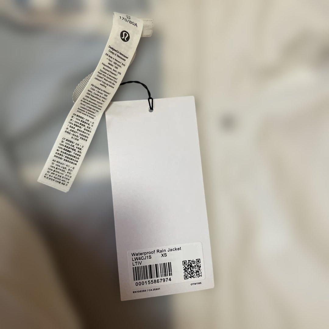 Lululemon 防水レインジャケットパ➖カーライトアイボリー色XS 未使用