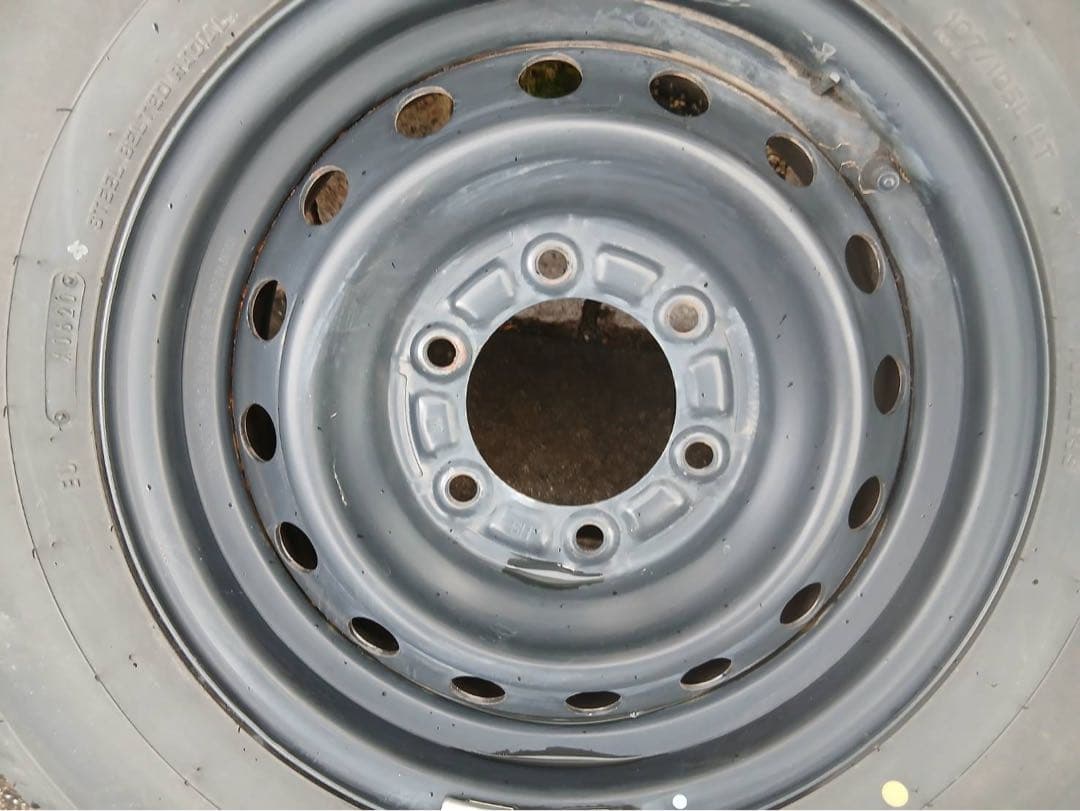 送料込み！新車外し ハイエース　ノーマルタイヤ　ホイールセット