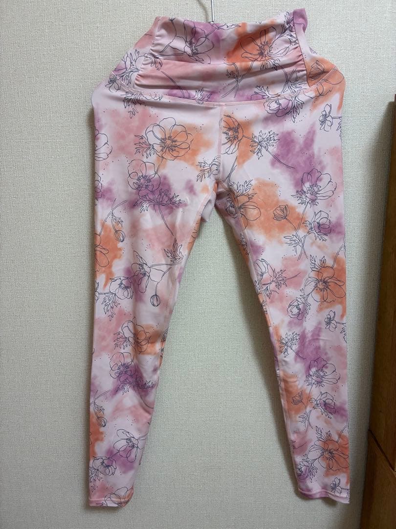 SUKALA 花柄クロスバックヨガウェア上下