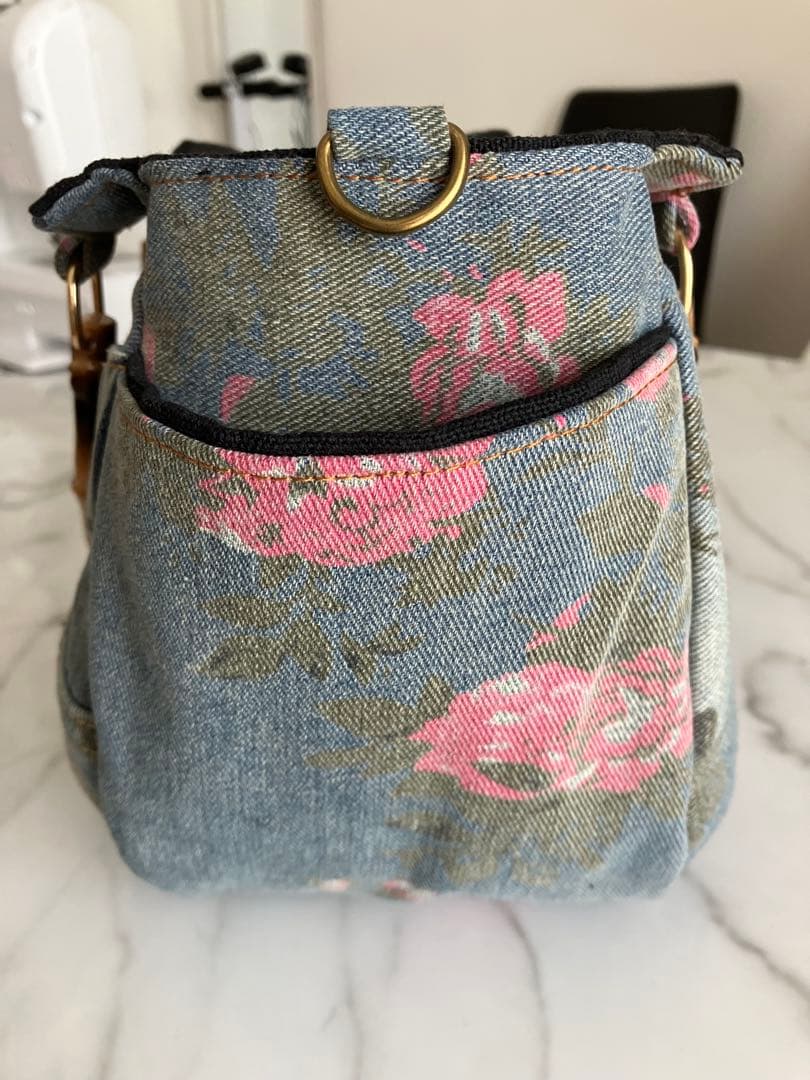 802 ✿ いちご ✿　花柄デニムリメイクバック　ハンドメイド2点