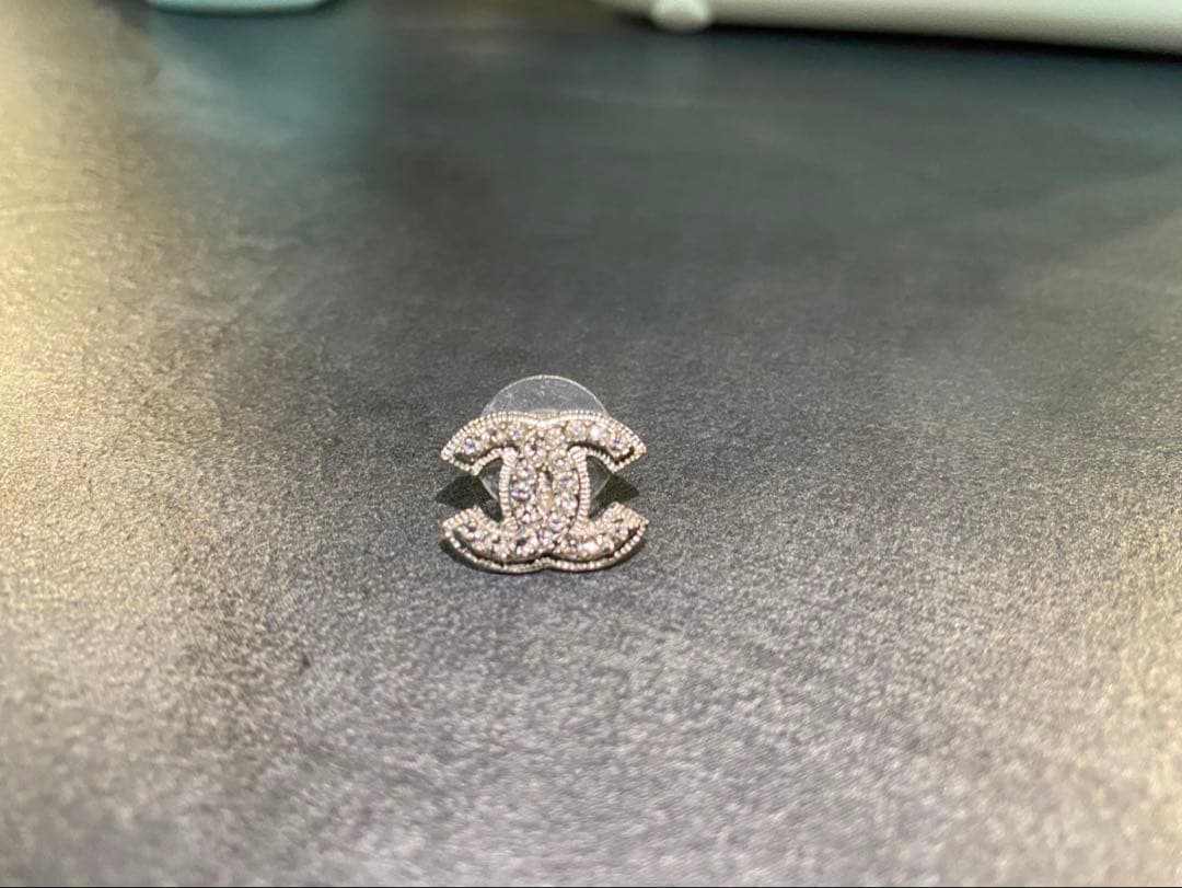 CHANEL シルバー ロゴデザイン ピアス片耳のみ