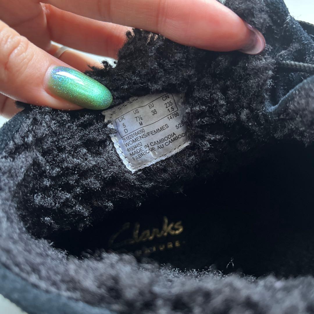 emmi meets Clarks トーヒルモス クラークス