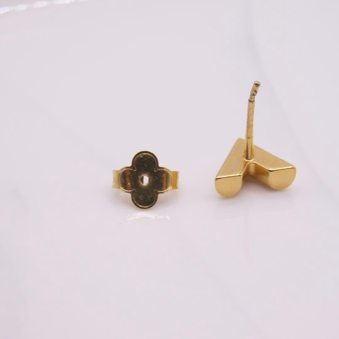 Louis Vuitton ゴールド V字型 ピアス(片耳）　エッセンシャル　V