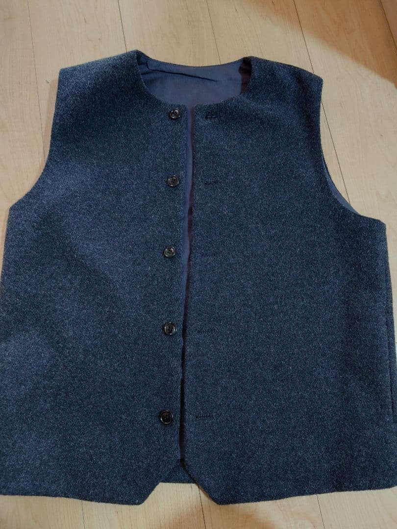 ウールモッサークルーネックベスト