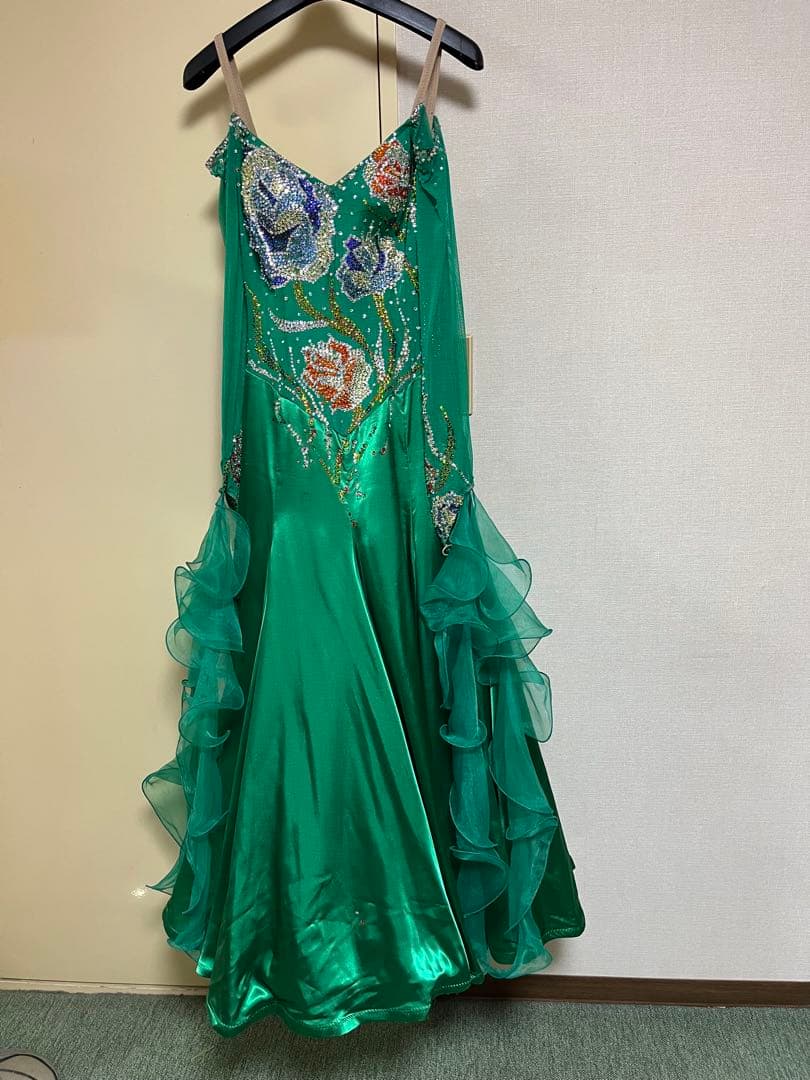 スタンダードドレス 緑色 ビーズ刺繍