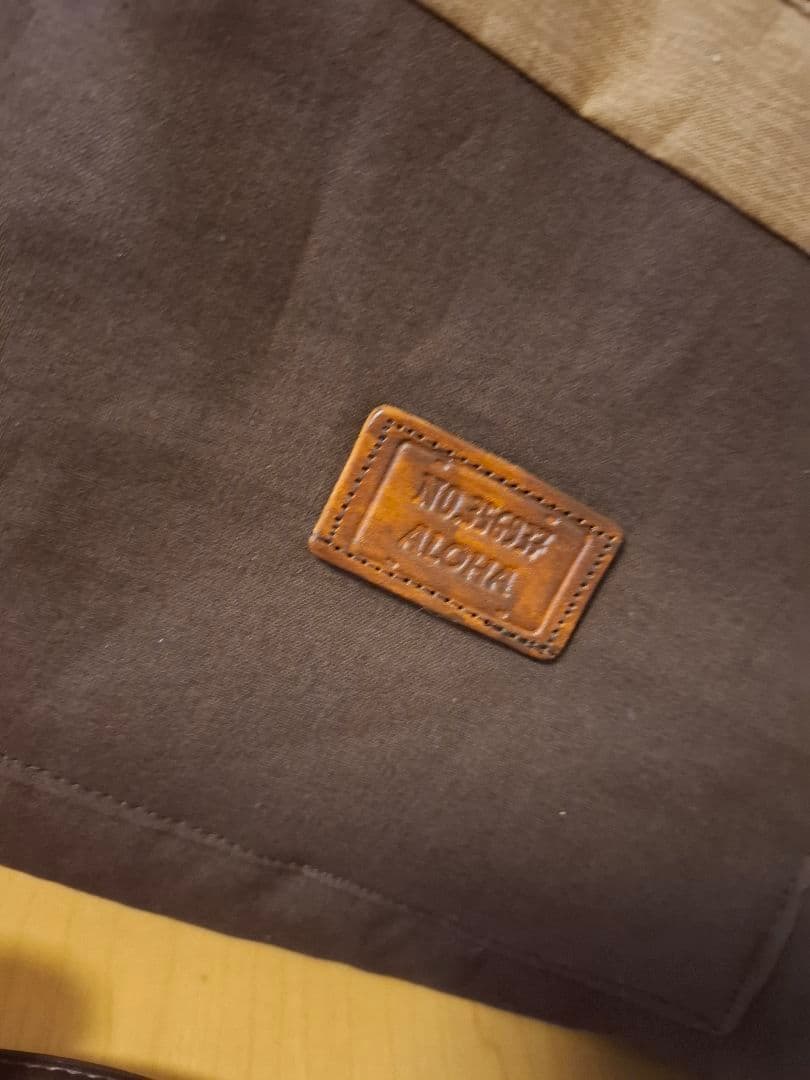 ハワイアンキルト　大きめ横長　バッグ　フロント　バス　2WAY　革タグチャーム付