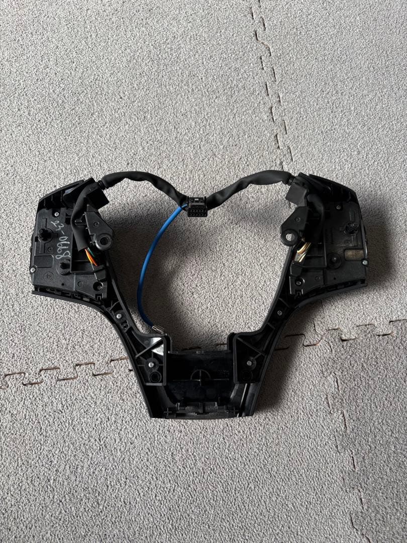 ハリアー60系　ステアリングスイッチ　美品 ノア・ヴォクシー 80 流用