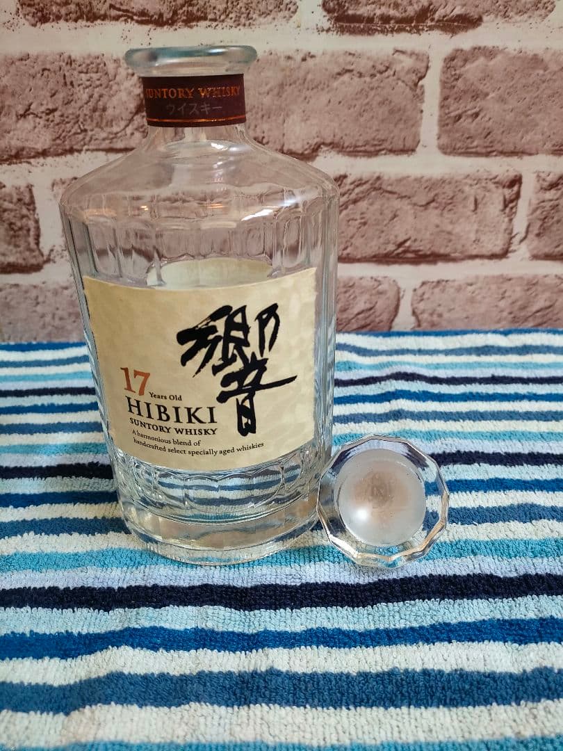 サントリー　響17年　箱付き　空き瓶