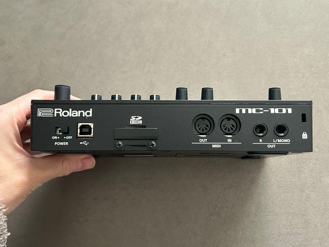 Roland MC-101 グルーヴボックス